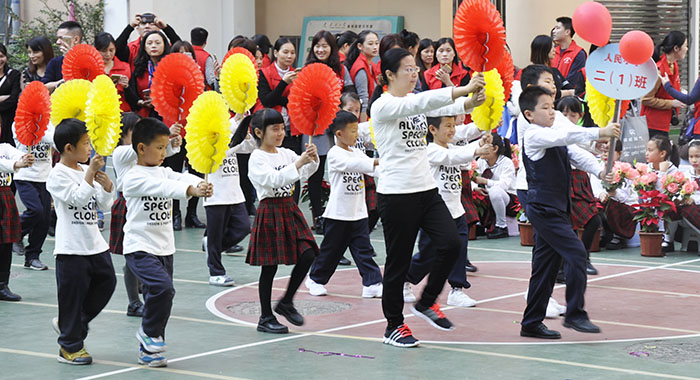 Custom t-shirts for primary school sports meeting with logo printing 